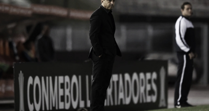 El Muñeco y su elegancia habitual en noches de Copa. FOTO: River Plate.