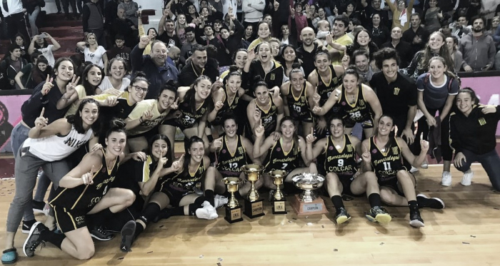 Tras la obtención del segundo título, ambos planteles festejando el campeonato | Foto: Liga Femenina