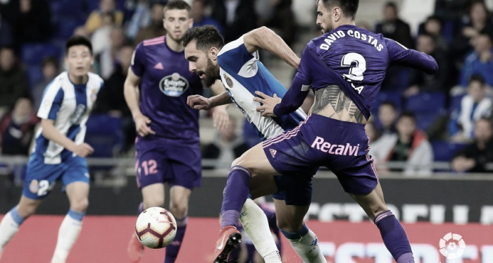 David Costas defendiendo a Borja Iglesias en el Espanyol - Celta | Fuente: La Liga