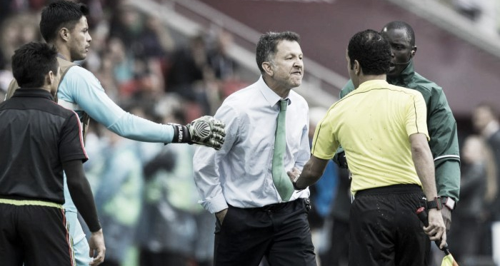 Juan Carlos Osorio berating the ref lead to a six-game suspension. Photo: Jorge Martinez- Mexsport