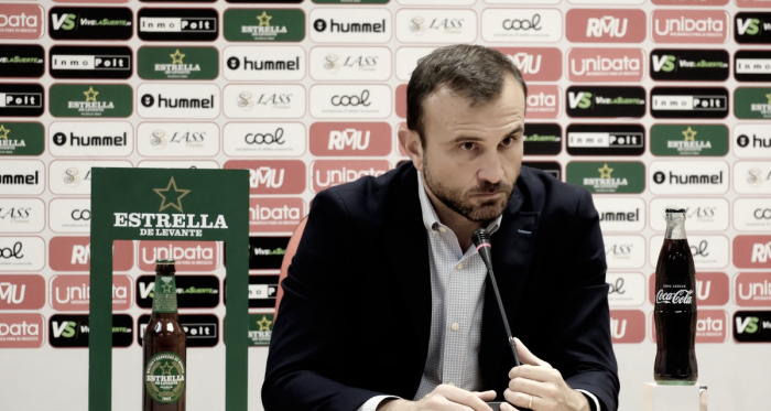 Toni Hernández, director deportivo grana, en rueda de prensa. Foto: Real Murcia