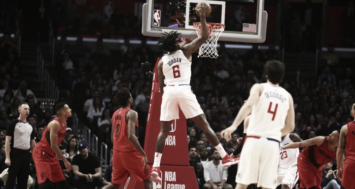 DeAndre Jordan haciendo un mate contra Blazers | Foto: nba.com