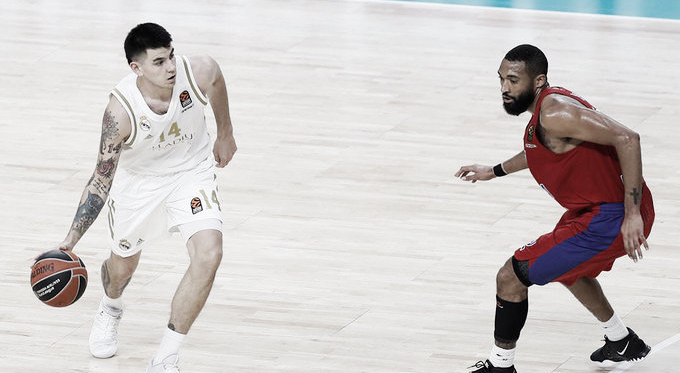 Deck y Hilliard durante el Real Madrid - CSKA | Foto: Twitter (@RMBaloncesto)