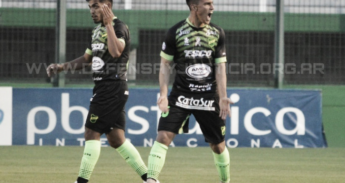Con un grito de furia Defensa y Justicia festeja el gol para vencer a Talleres. Foto: Diario Clarín. 