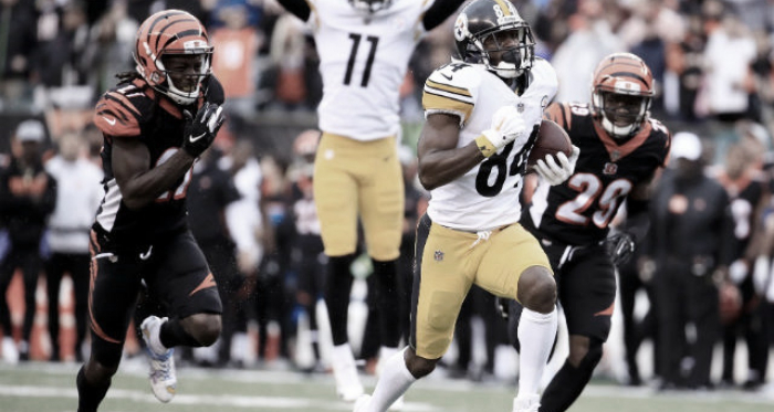 Antonio Brown de los defensivos de Cincinnati, secuencia que no se repetirá este año (Foto: Steelers.com)