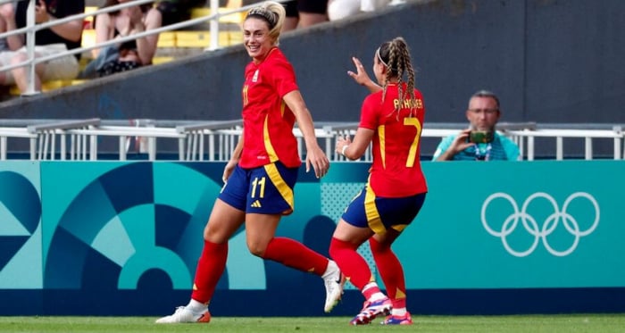  Alexia Putellas se desquita de sus errores y de falta da la victoria a la Roja ante Nigeria