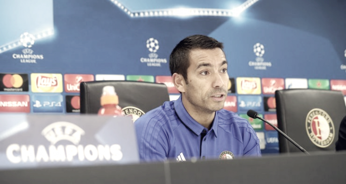 Van Bronckhorst: &quot;Podemos ganarle al City&quot;