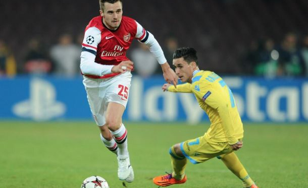 Napoli vence o Arsenal, mas é eliminado da Champions League