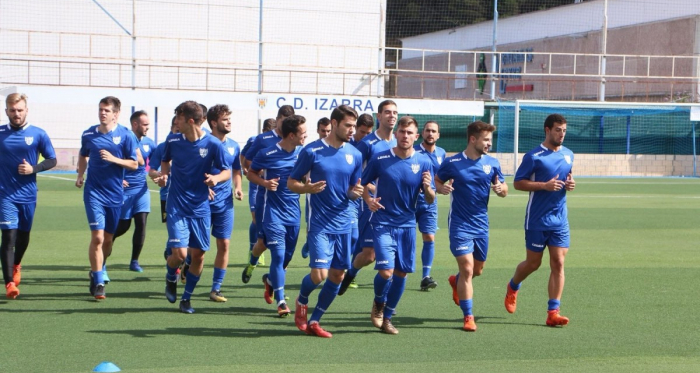 Imágen de un entrenamiento del Izarra esta pretemporada. Fuente: @CD_Izarra