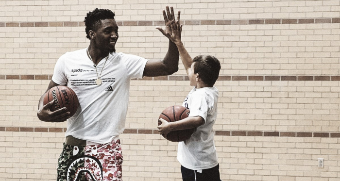El bonito gesto de Donovan Mitchell con un extraño en apuros