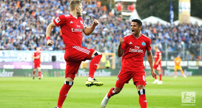 Aaron Hunt (left) celebrating his early goal. | Photo: Bundesliga.