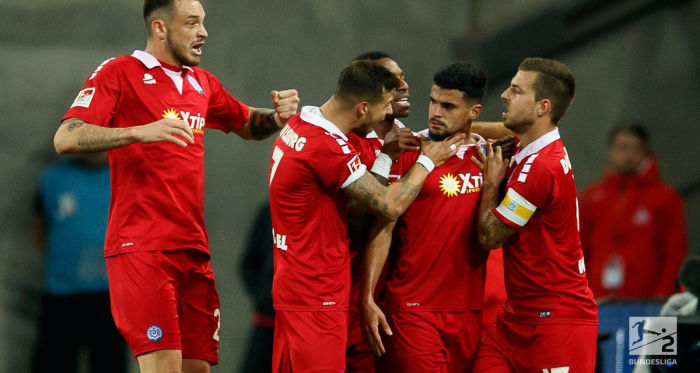 Duisburg celebrate one of their goals. | Photo: Bundesliga.