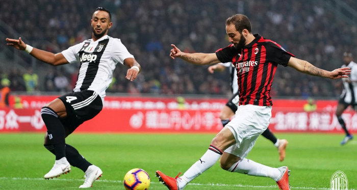 https://twitter.com/acmilan