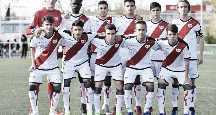 Los jugadores del Juvenil A posan antes de un encuentro | Fotografía: Rayo Vallecano