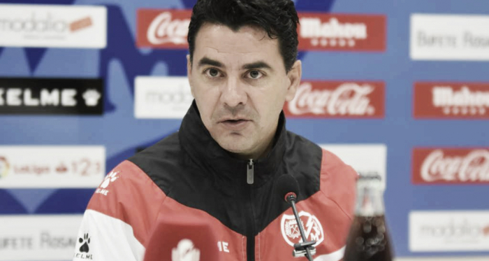 Míchel durante una rueda de prensa del equipo | Fotografía: Rayo Vallecano