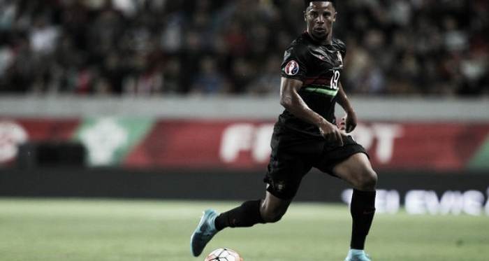Eliseu ocupa o lado esquerdo da defesa (Foto: zimbio.com)