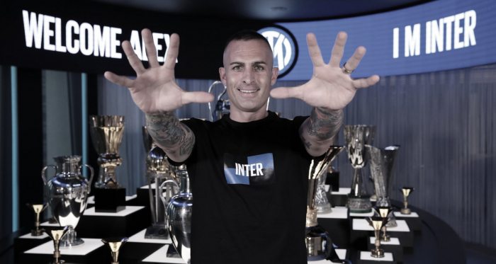 Internazionale anuncia contratação de veterano goleiro Cordaz, ex-Crotone