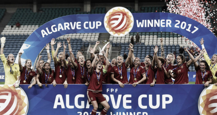 La Selección Española Femenina celebrando la Copa Algarve 2017 I Foto: AFP