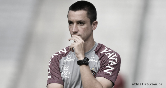 Eduardo Barros exalta desempenho do Athletico: "Transformando o ambiente"