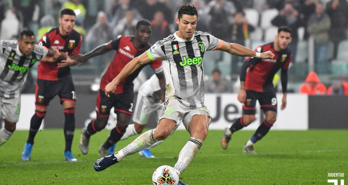 La Juventus batte soffrendo il Genoa 2-1 e risponde all'Inter