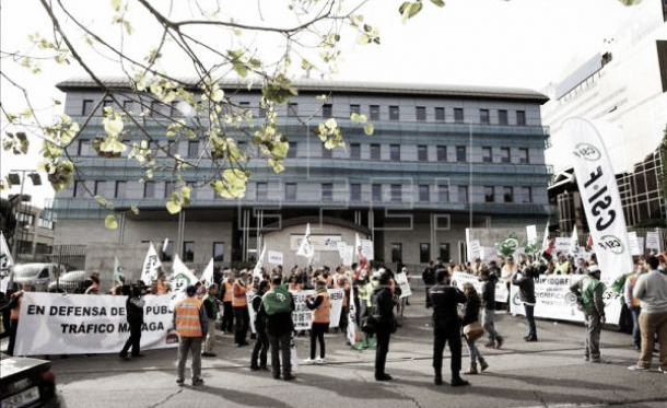 Un centenar de examinadores pide ante la DGT más seguridad y menos carga de trabajo