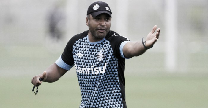 Roger Machado lamenta empate com Santa Cruz: "Não conseguimos furar o bloqueio defensivo"