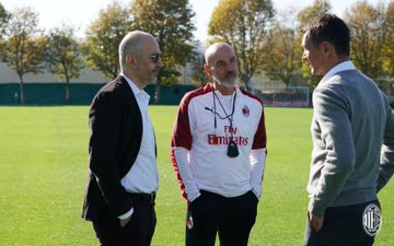 <a href="https://twitter.com/acmilan">https://twitter.com/acmilan</a>