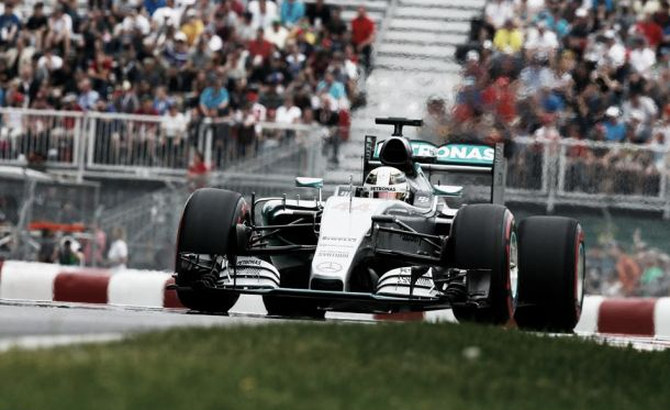 Sexta pole position da temporada para Hamilton