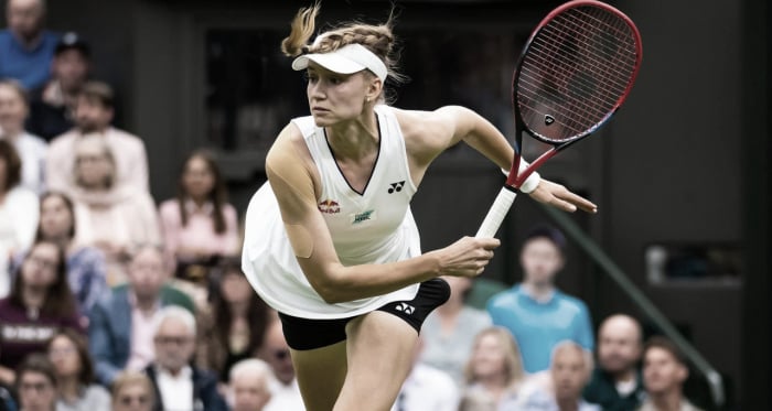 Rybakina remonta y pasa a segunda ronda en Wimbledon