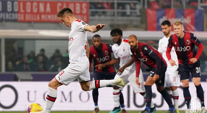 <a href="https://twitter.com/acmilan">https://twitter.com/acmilan</a>