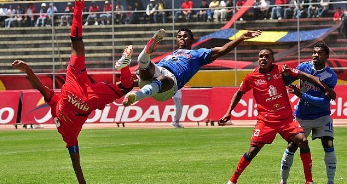 Foto: Andes/ Emelec se enfrentó a El Nacional