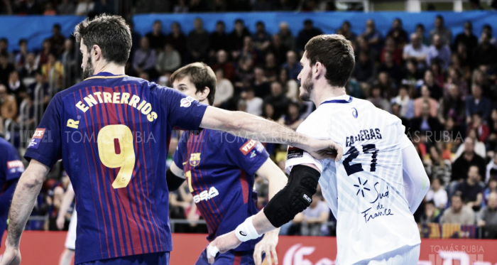 Raúl Entrerríos en una acción dentro del partido | Foto: Tomás Rubia - VAVEL
