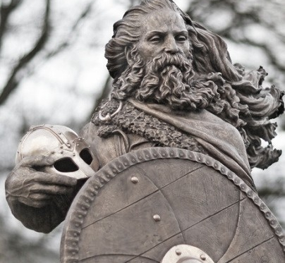 Estatura del rey Harald I en Noruega. Fuente: Wikicomons