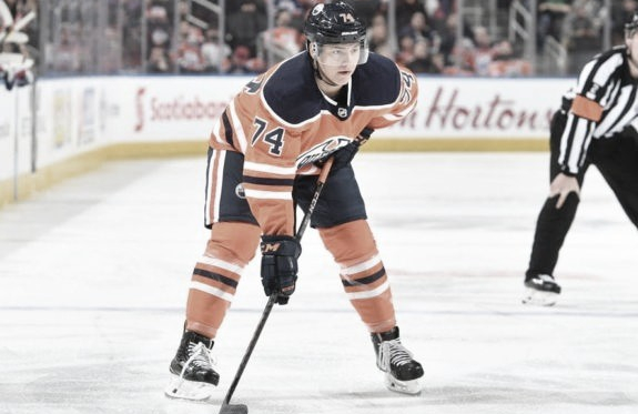 Los cinco defensores que podrían dar un paso importante en su juego | Foto: THEHOCKEYWRITERS.com