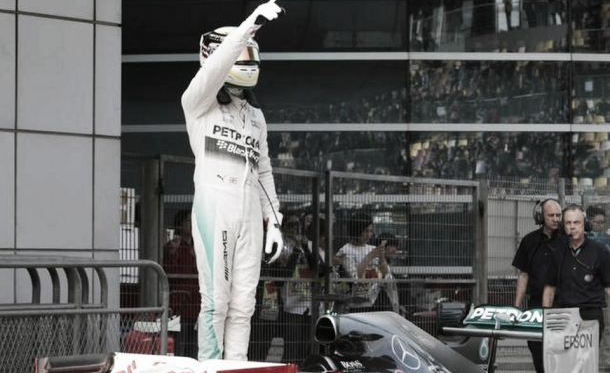 Lewis Hamilton se impone en China