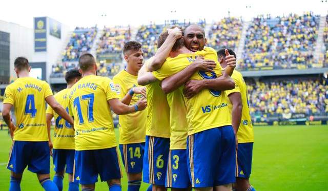 El Cádiz solo mira hacia arriba