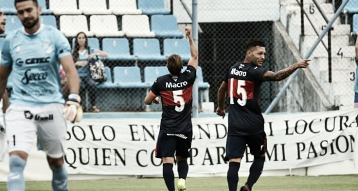 Festejo de Menossi ante Temperley, seguido por Janson (Foto: Tigre Oficial).