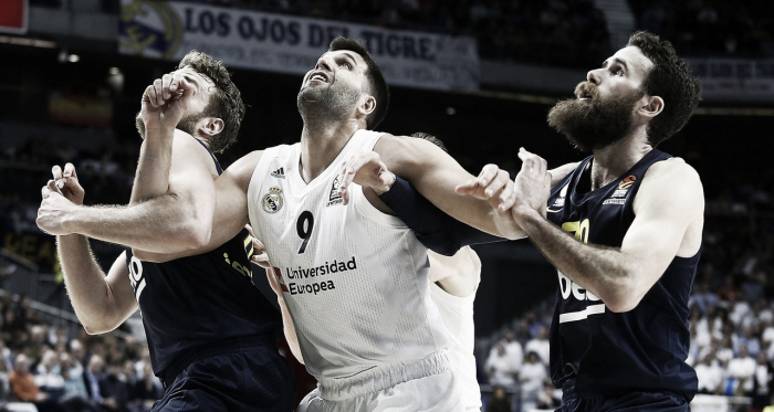 Felipe Reyes en la lucha por un rebote | Foto: Euroleague.net