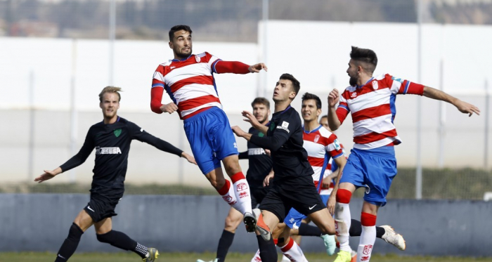 Lance del juego entre Recreativo y At. Malagueño. Foto: Granada CF.