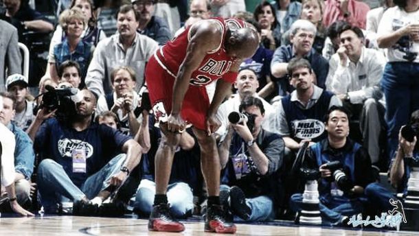 Las zapatillas del famoso &quot;flu game&quot; de Michael Jordan se venden por 104.765 dólares