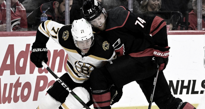 Gols e melhores momentos Boston Bruins 4x2 Corolina Hurricanes pelos playoffs da NHL
