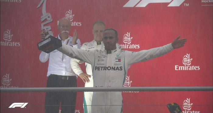 Hamilton festeggia il successo (twitter f1)