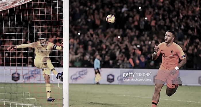 Memphis celebra el segundo gol holandés. Foto: Getty images.