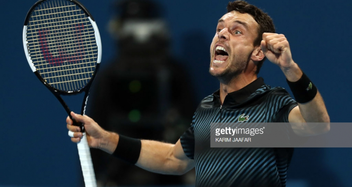 Bautista Agut reacts after his victory over Djokovic/Photo: Karim Jaafar/Getty Images