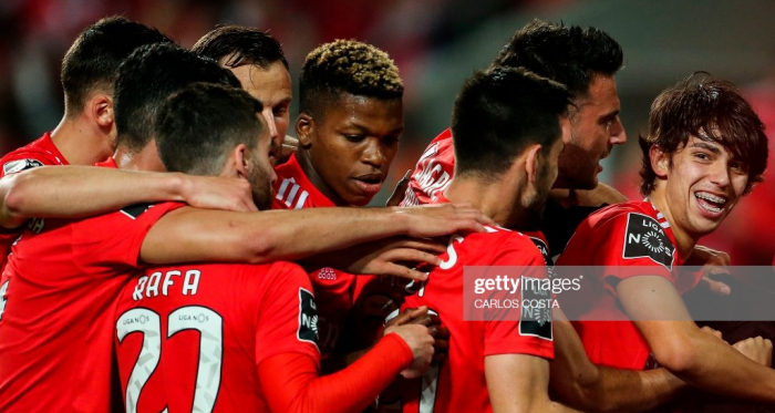 Benfica mantém pressão 