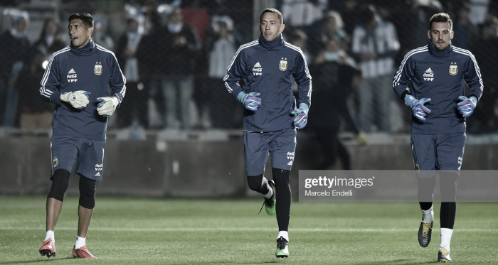 LOS CANDIDATOS SON. Andrada (izquierda),Marchesin (medio) y Armani (derecha) pelean por ese puesto vacante. Foto: Getty images.