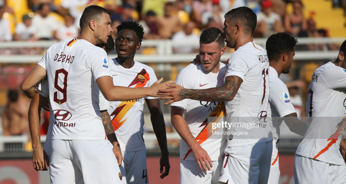 AS Roma's Edin Dzeko celebrating his goal against Lecce with teammates (Getty Images/ Maurizio Lagana) 
