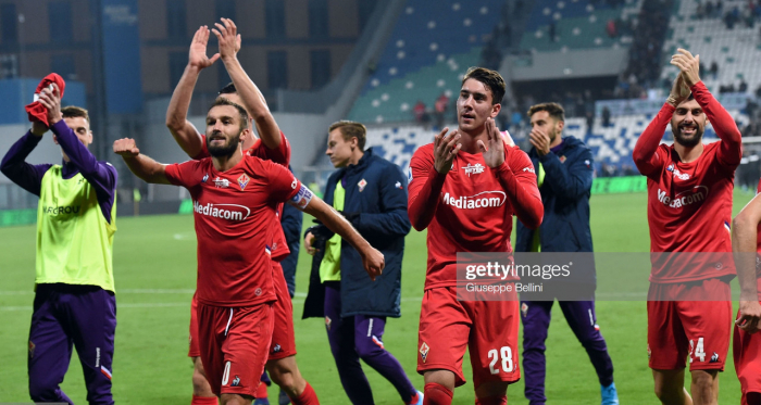 Fiorentina players celebrating their 2-1 victory over Sassuolo with their fans (Getty Images/Giuseppe Bellini) 
