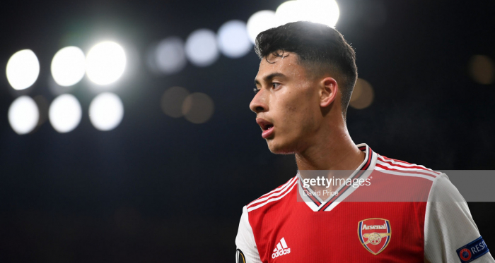 Van Persie hails youngster after Vitoria display