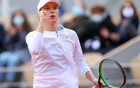 French Open: Iga Swiatek dominates Sofia Kenin for her first career major title